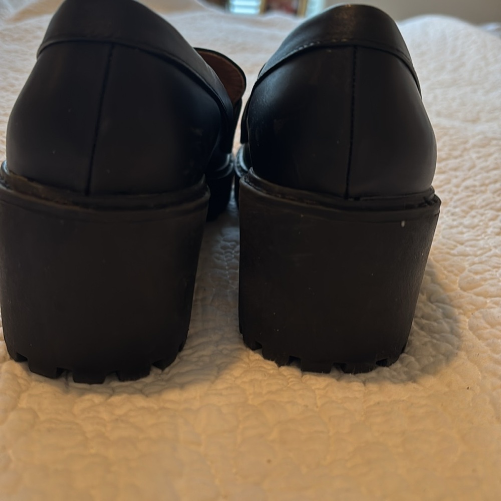 Shoes - Picture 3 of 4